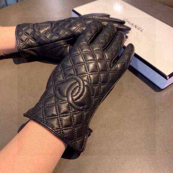 CHANEL Lattice Touchscreen Women's Gloves - Picture 8 of 8